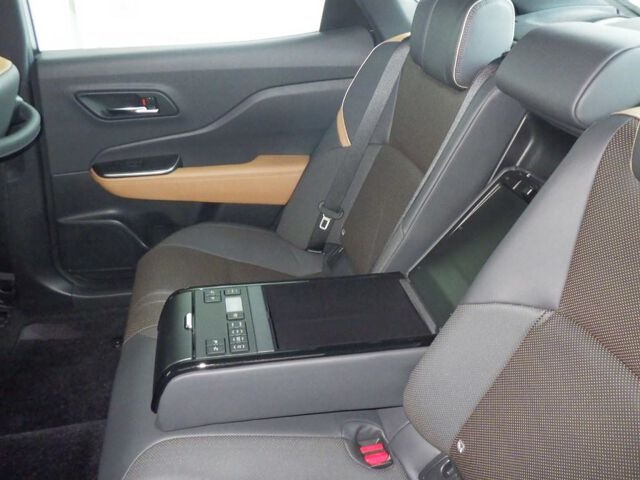 TOYOTA CROWN Crossover