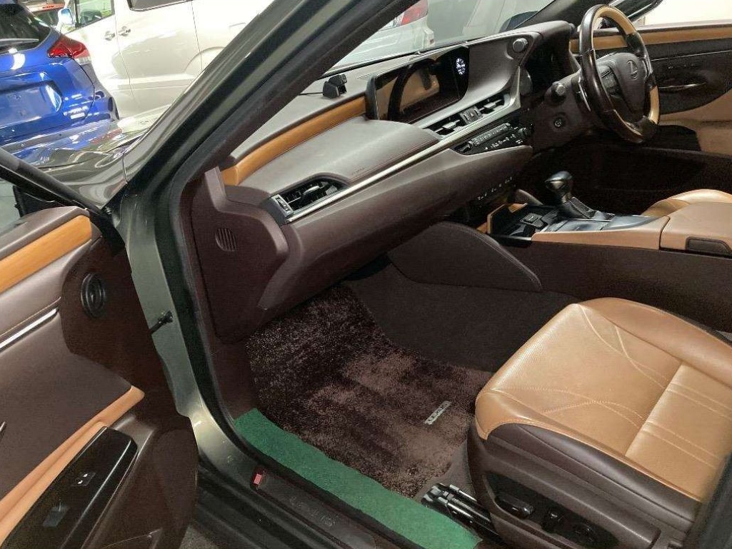 𝐋𝐄𝐗𝐔𝐒 𝐄𝐒 𝟑𝟎𝟎𝐇 𝐕𝐞𝐫𝐬𝐢𝐨𝐧 𝐋 𝟐𝟎𝟐𝟎 𝐒𝐮𝐧𝐥𝐢𝐭 𝐆𝐫𝐞𝐞𝐧