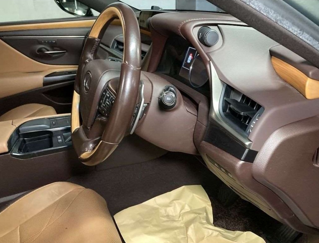 𝐋𝐄𝐗𝐔𝐒 𝐄𝐒 𝟑𝟎𝟎𝐇 𝐕𝐞𝐫𝐬𝐢𝐨𝐧 𝐋 𝟐𝟎𝟐𝟎 𝐒𝐮𝐧𝐥𝐢𝐭 𝐆𝐫𝐞𝐞𝐧